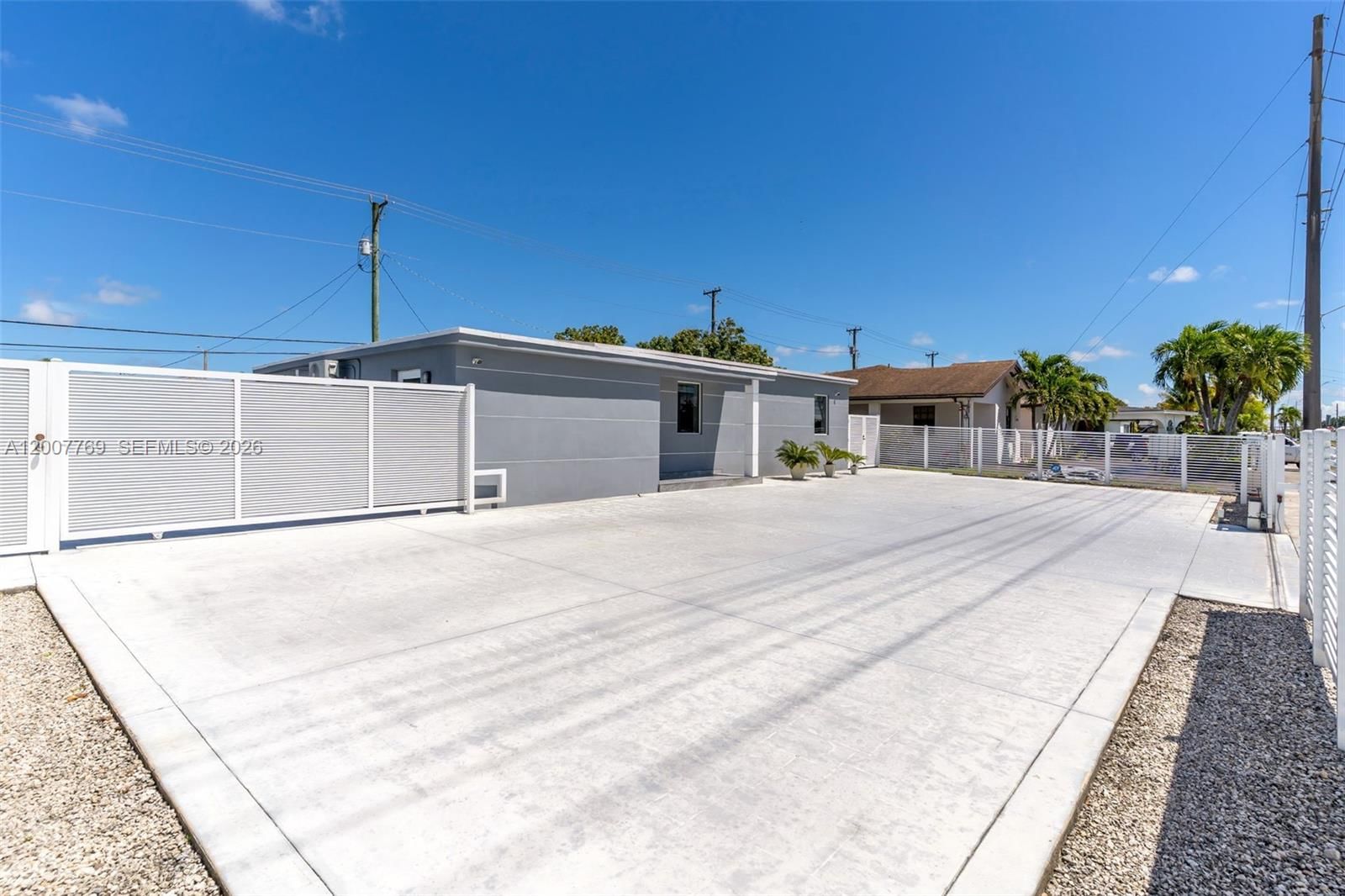 Real estate property located at 4041 117th Ave, Miami-dade, Westwood Lake, Miami, FL