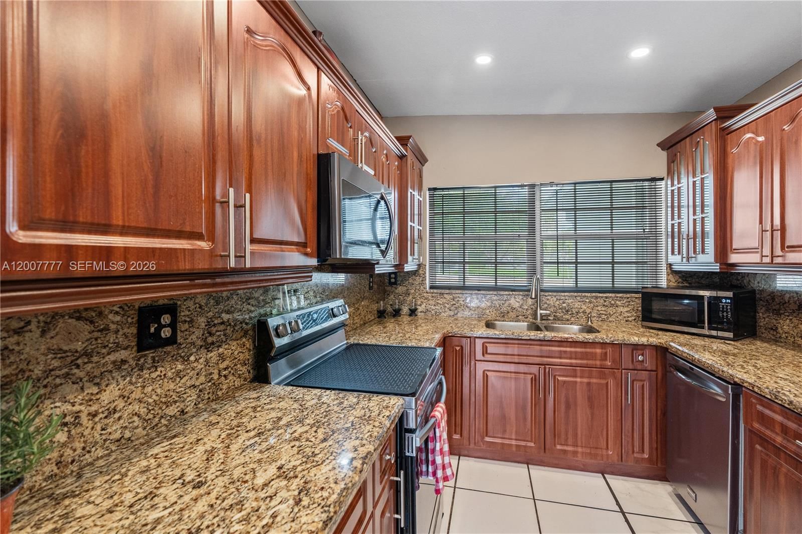 Real estate property located at 9500 Caribbean Blvd, Miami-dade, South Coral Homes Sec 2, Cutler Bay, FL