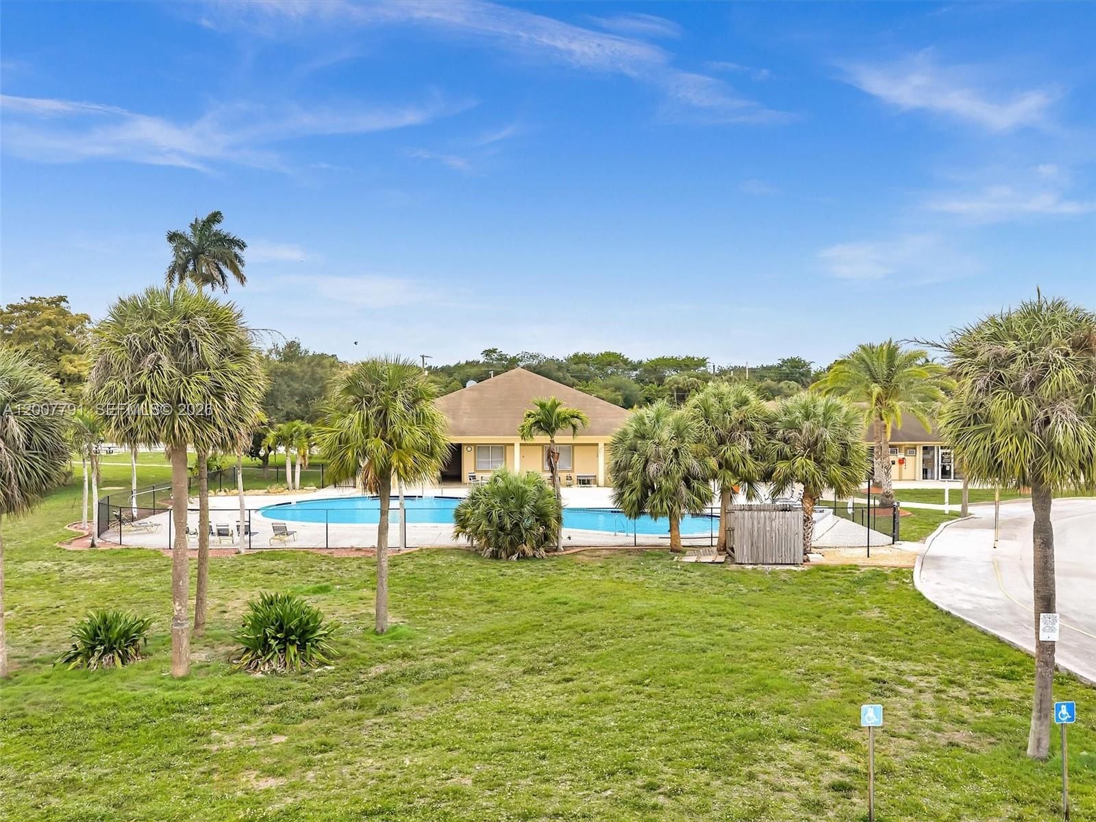 Real estate property located at 2061 83rd Ave, Broward, Park City Sec Three, Davie, FL