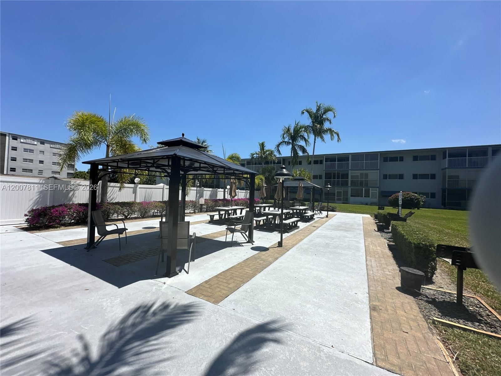 Real estate property located at 1001 Hillcrest Ct #306, Broward, Hillcrest Country Club Apt, Hollywood, FL