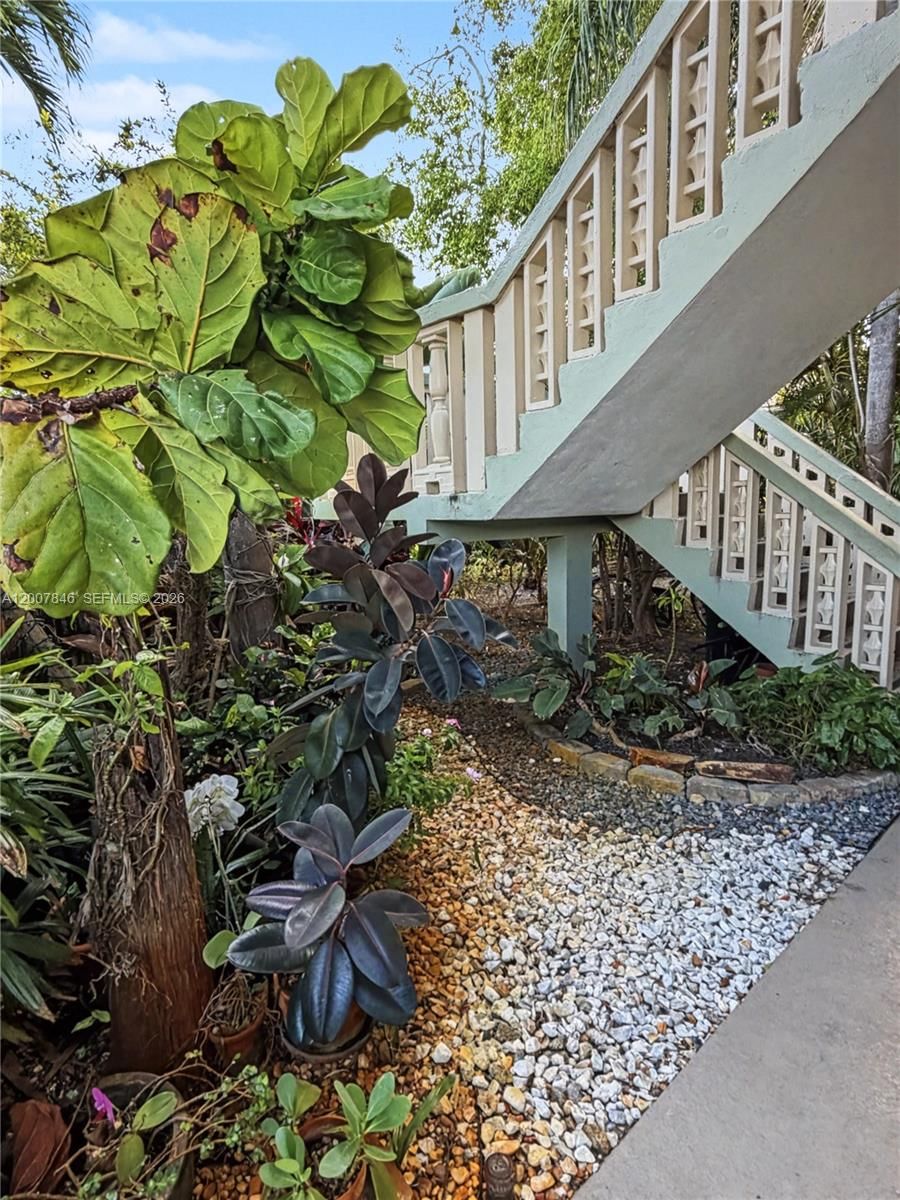 Real estate property located at 1423 Holly Heights Dr #11, Broward, Cascade At Holly Heights, Fort Lauderdale, FL