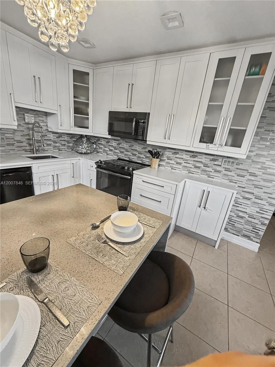 Real estate property located at 1423 Holly Heights Dr #11, Broward, Cascade At Holly Heights, Fort Lauderdale, FL