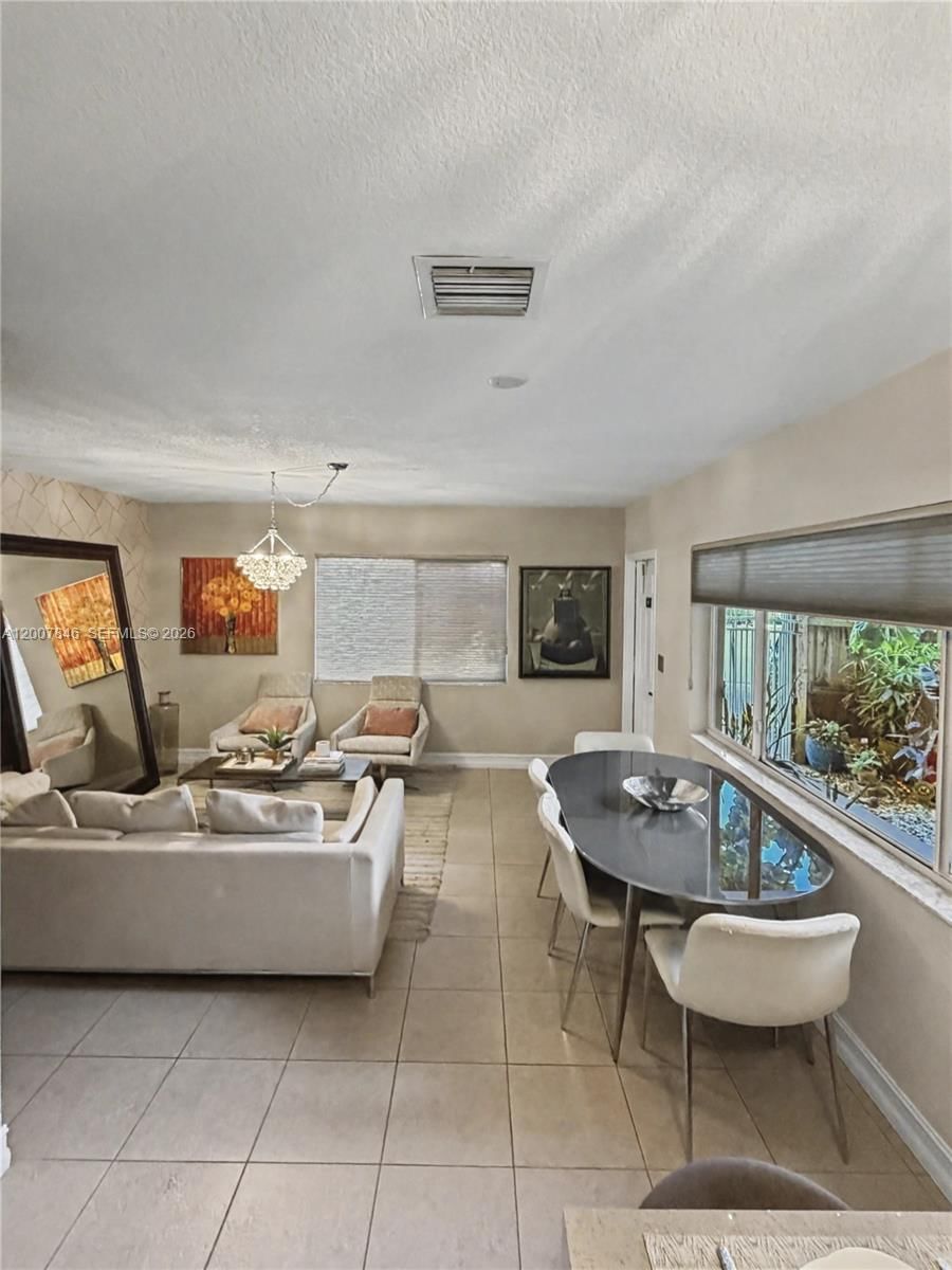 Real estate property located at 1423 Holly Heights Dr #11, Broward, Cascade At Holly Heights, Fort Lauderdale, FL