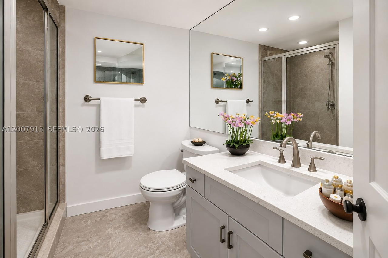 Real estate property located at 5600 Collins Ave #15B, Miami-dade, 5600 Condo, Miami Beach, FL