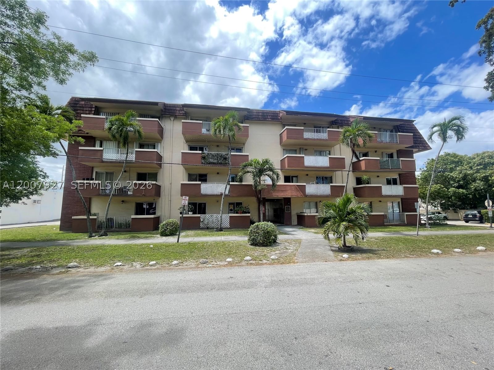 Real estate property located at 680 Miller Dr W401, Miami-dade, Springs Towers Condo, Miami Springs, FL