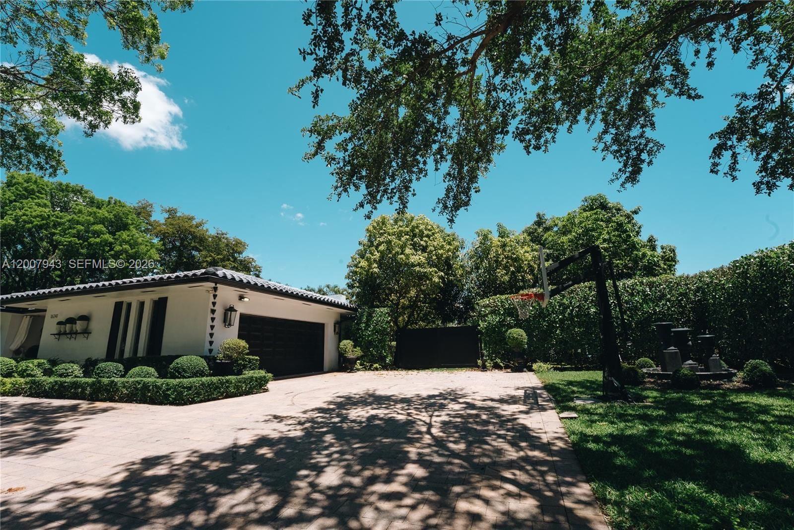 Real estate property located at 16241 Troon Cir, Miami-dade, Miami Lakes - Loch Lomond, Miami Lakes, FL