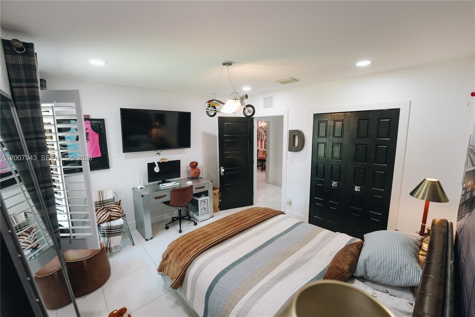 Real estate property located at 16241 Troon Cir, Miami-dade, Miami Lakes - Loch Lomond, Miami Lakes, FL