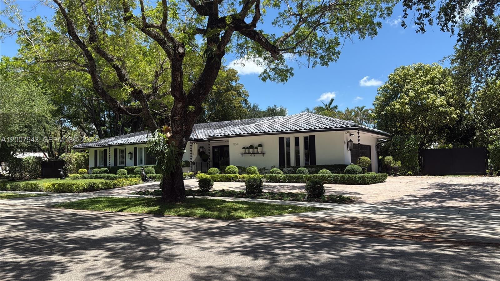 Real estate property located at 16241 Troon Cir, Miami-dade, Miami Lakes - Loch Lomond, Miami Lakes, FL