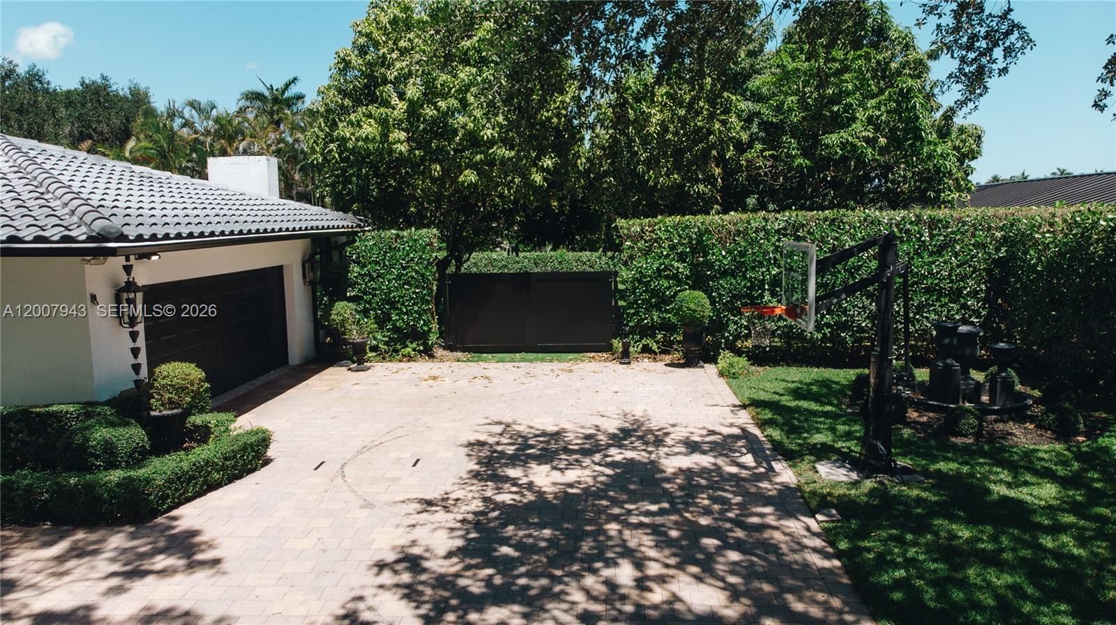 Real estate property located at 16241 Troon Cir, Miami-dade, Miami Lakes - Loch Lomond, Miami Lakes, FL