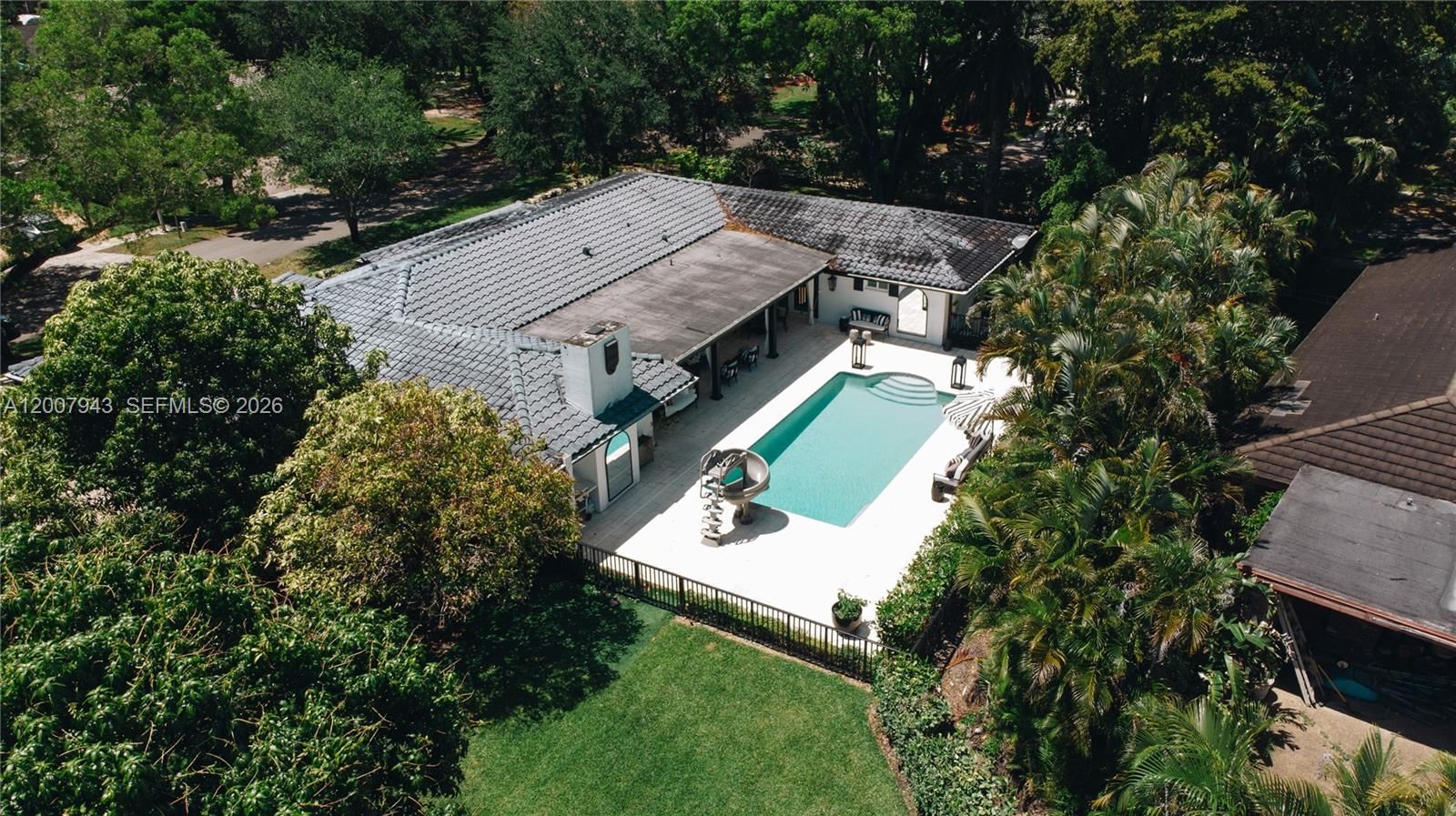 Real estate property located at 16241 Troon Cir, Miami-dade, Miami Lakes - Loch Lomond, Miami Lakes, FL