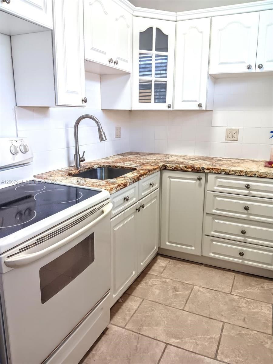 Real estate property located at 12215 217th St, Miami-dade, Flamingo Park, Miami, FL