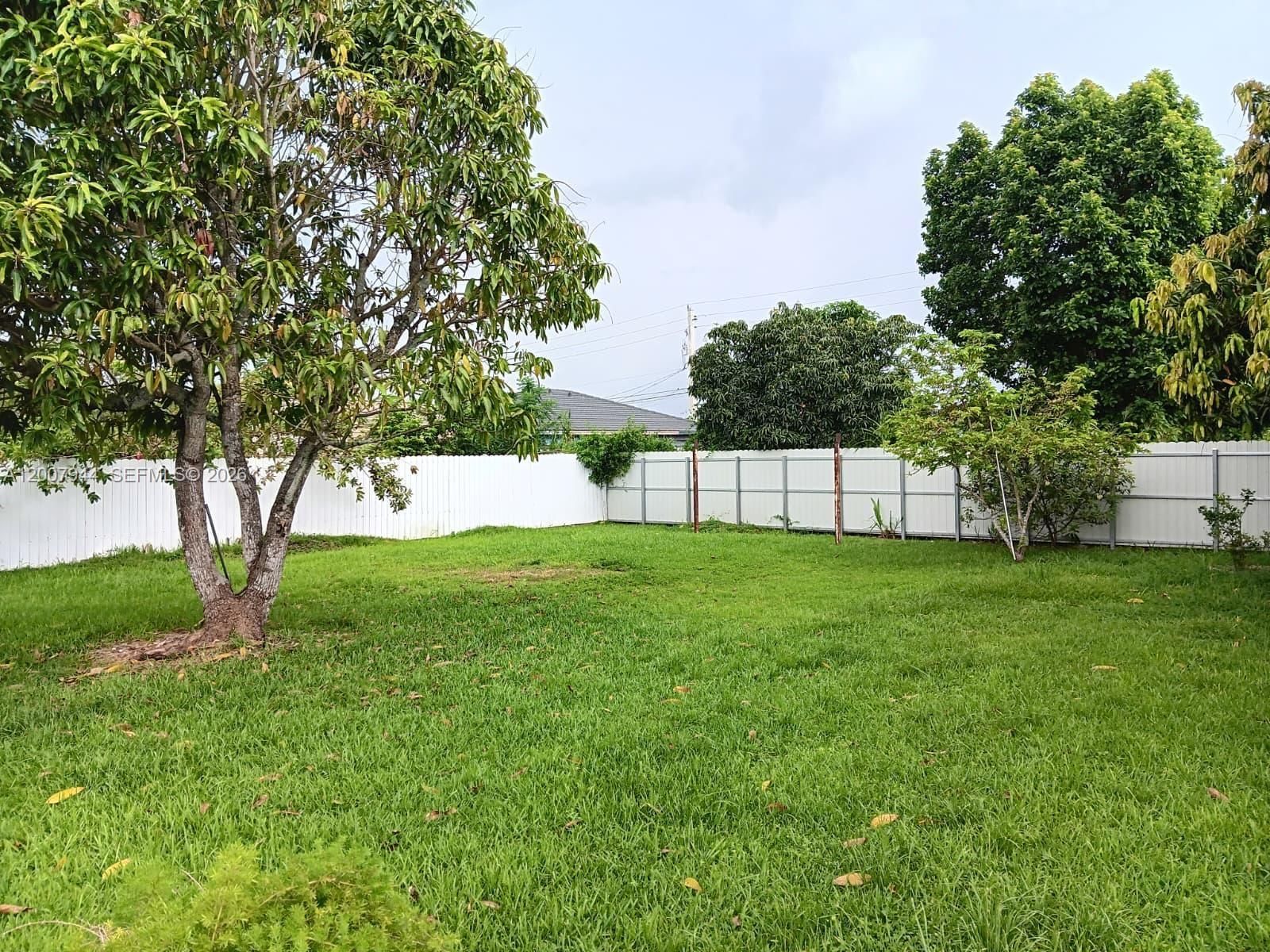 Real estate property located at 12215 217th St, Miami-dade, Flamingo Park, Miami, FL