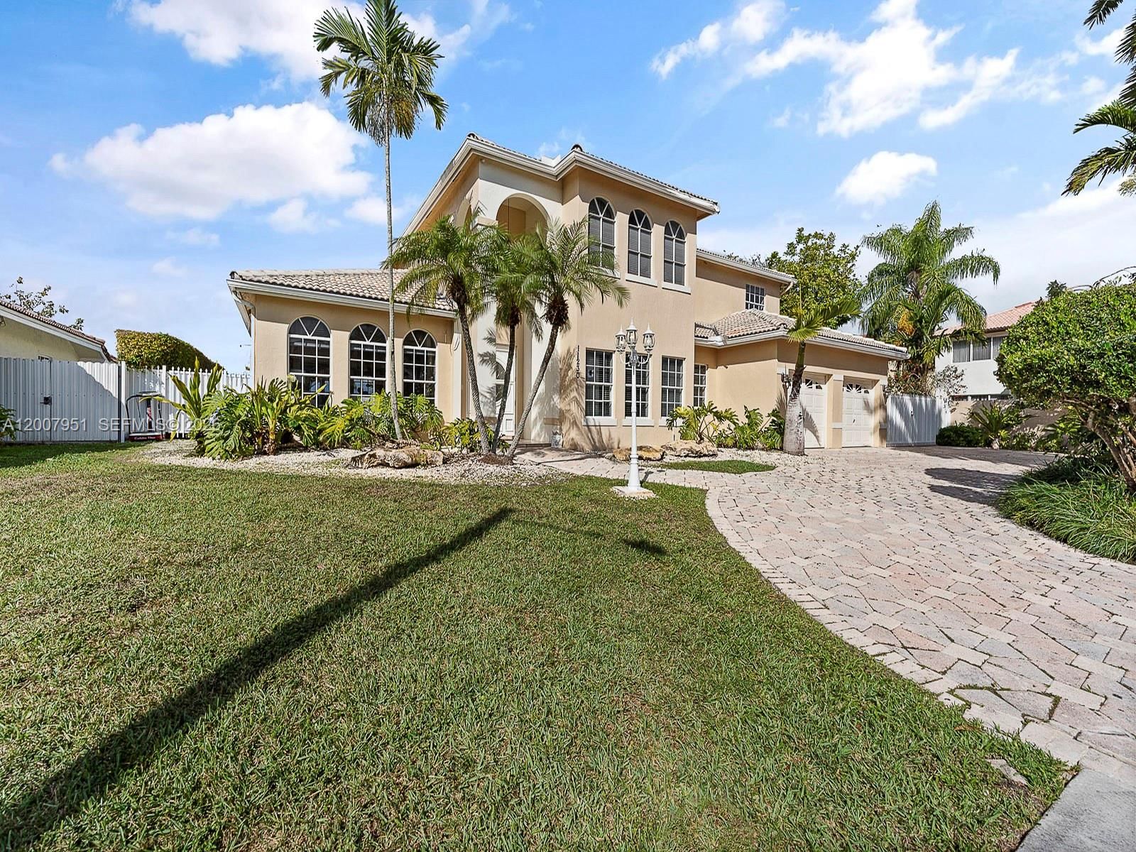 Real estate property located at 11230 156th Ave, Miami-dade, Hammocks Shores 2nd Addn, Miami, FL