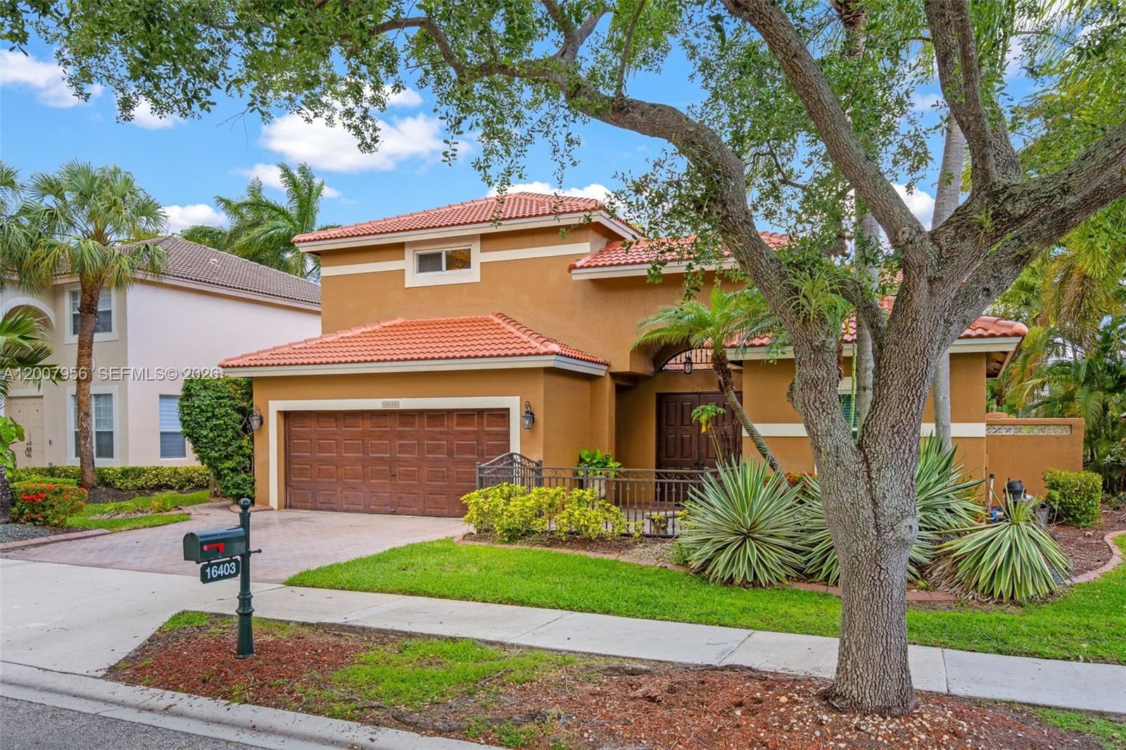 Real estate property located at 16403 Diamond Head Dr, Broward, Sapphire Pointe - Diamond, Weston, FL