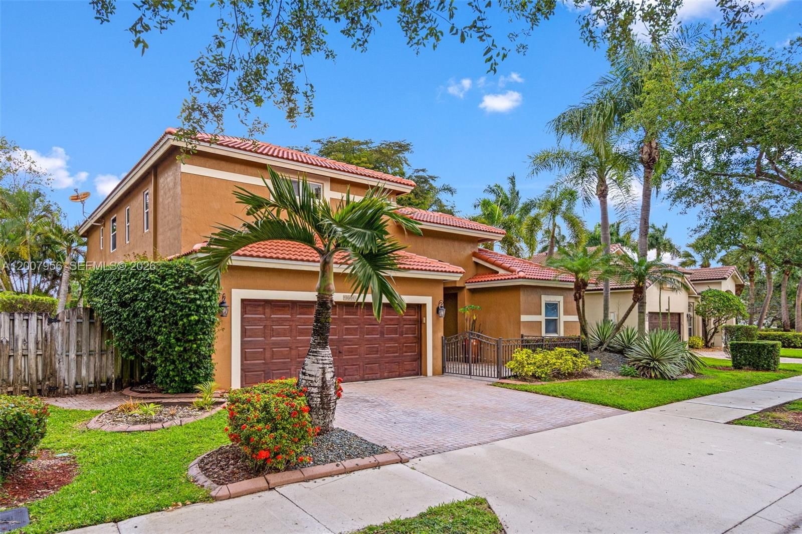 Real estate property located at 16403 Diamond Head Dr, Broward, Sapphire Pointe - Diamond, Weston, FL