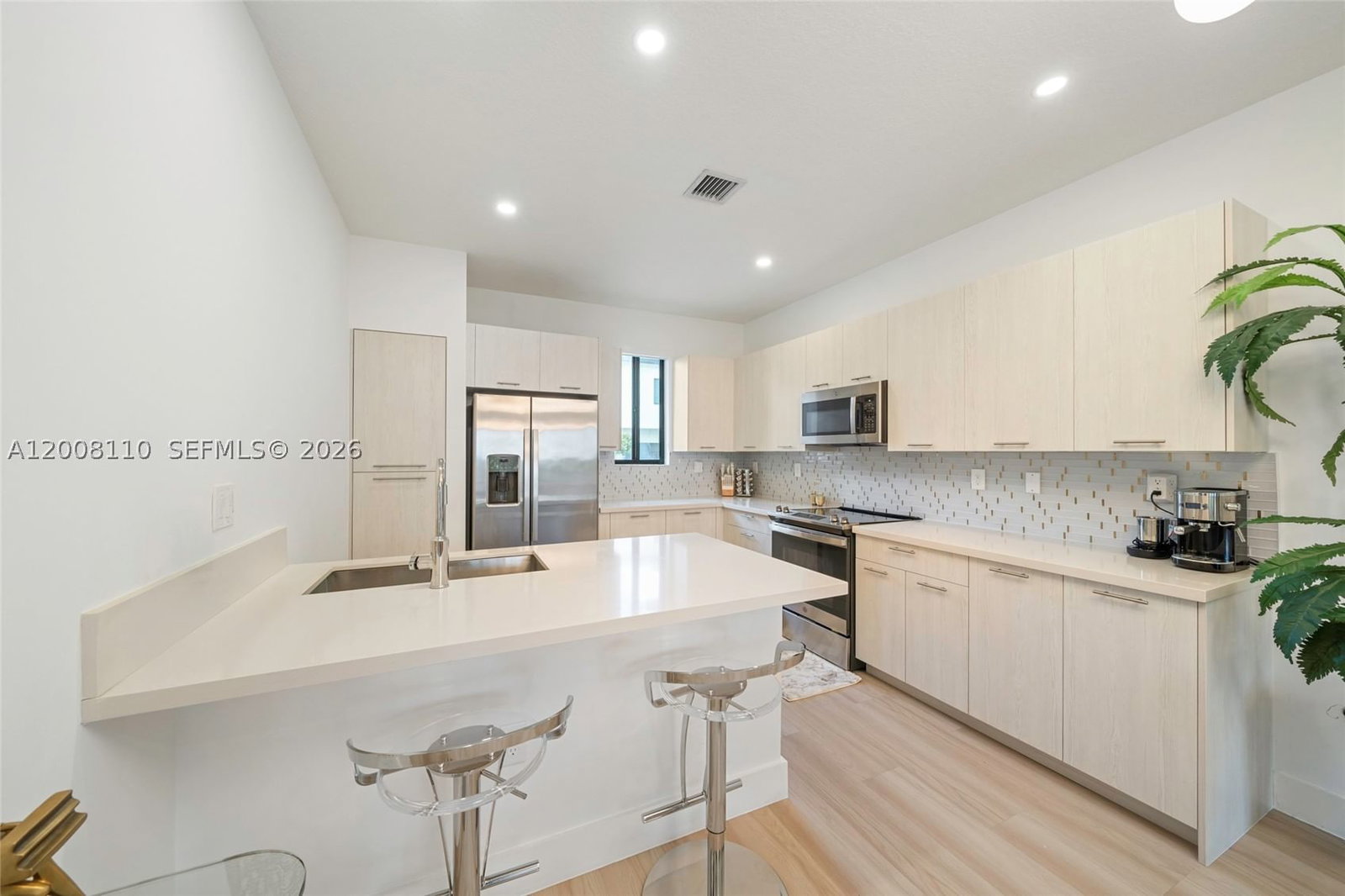 Real estate property located at 4648 83rd Ave, Miami-dade, Downtown Doral South Phas, Doral, FL