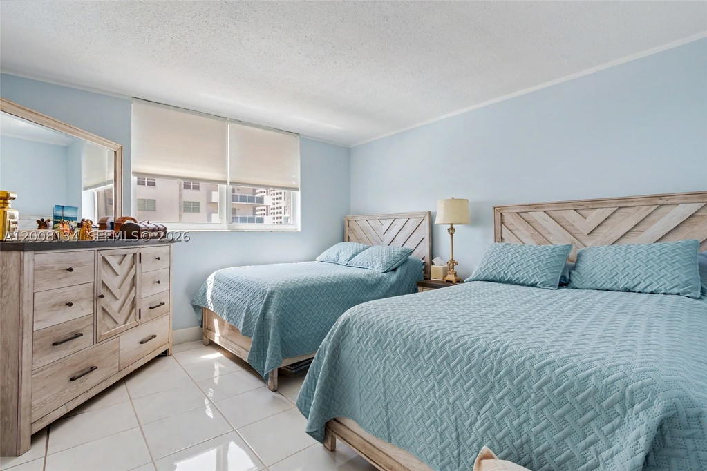 Real estate property located at 1601 Ocean Dr #305, Broward, Cambridge Towers Condo, Hollywood, FL