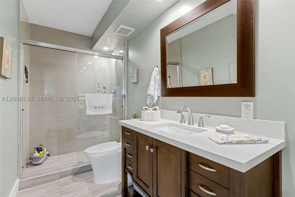 Real estate property located at 1601 Ocean Dr #305, Broward, Cambridge Towers Condo, Hollywood, FL