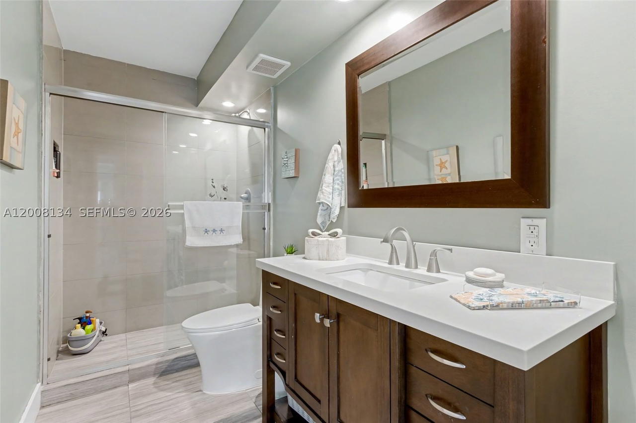 Real estate property located at 1601 Ocean Dr #305, Broward, Cambridge Towers Condo, Hollywood, FL