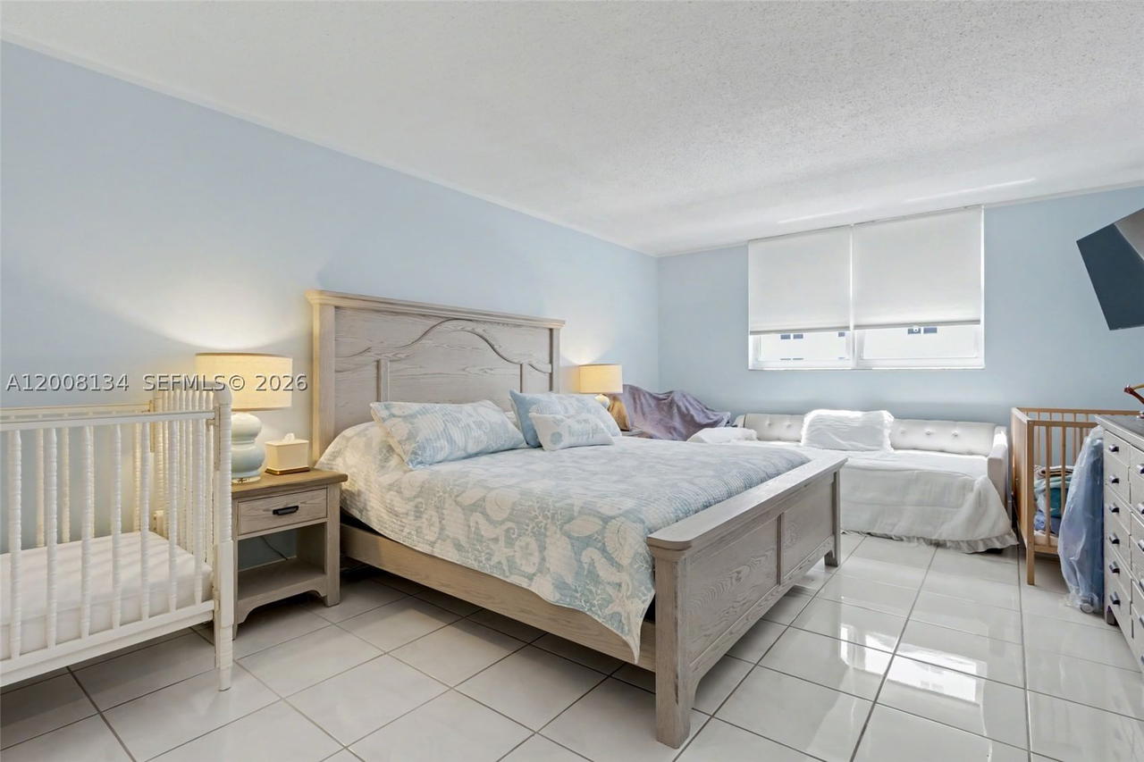 Real estate property located at 1601 Ocean Dr #305, Broward, Cambridge Towers Condo, Hollywood, FL