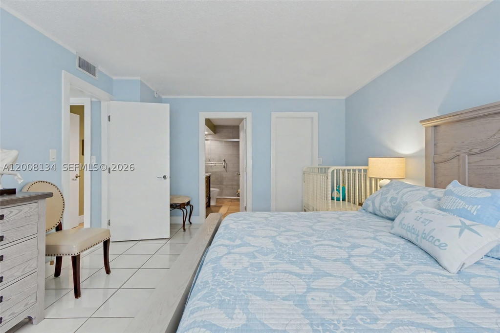 Real estate property located at 1601 Ocean Dr #305, Broward, Cambridge Towers Condo, Hollywood, FL