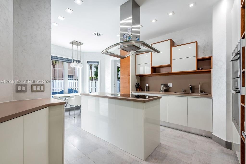 Real estate property located at 3949 194th Ln, Miami-dade, Golden Gate Estates & Mar, Sunny Isles Beach, FL