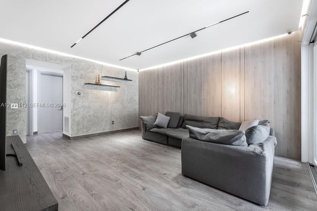 Real estate property located at 3949 194th Ln, Miami-dade, Golden Gate Estates & Mar, Sunny Isles Beach, FL