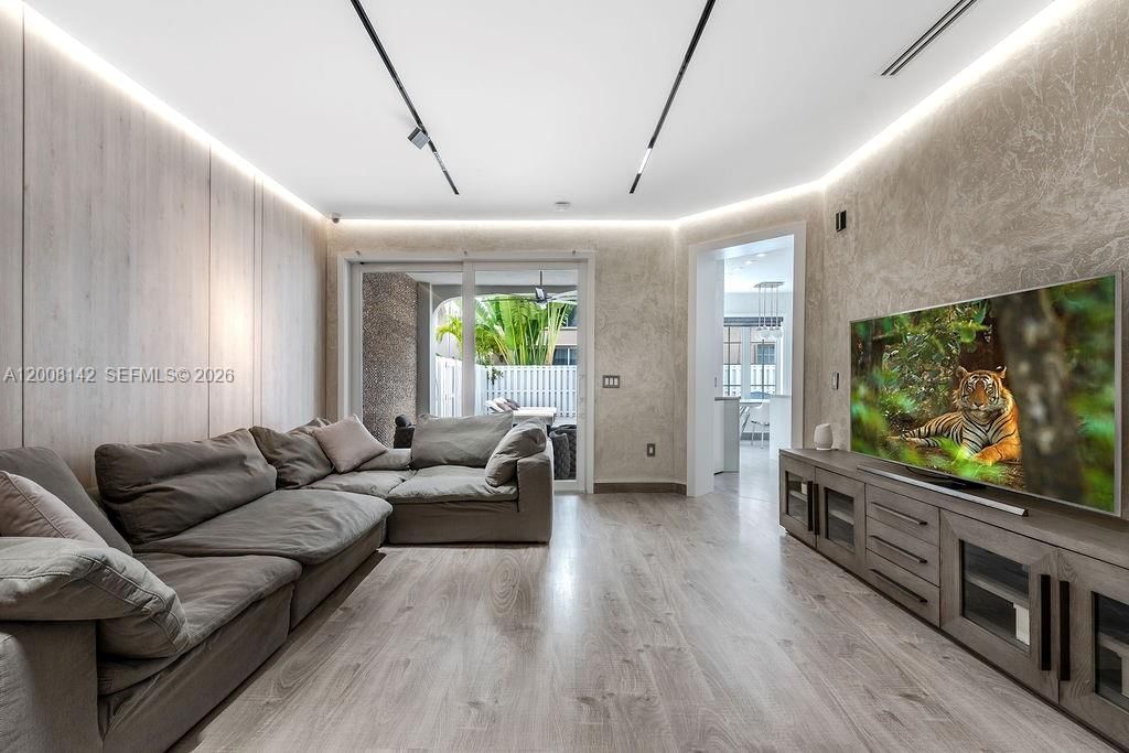 Real estate property located at 3949 194th Ln, Miami-dade, Golden Gate Estates & Mar, Sunny Isles Beach, FL