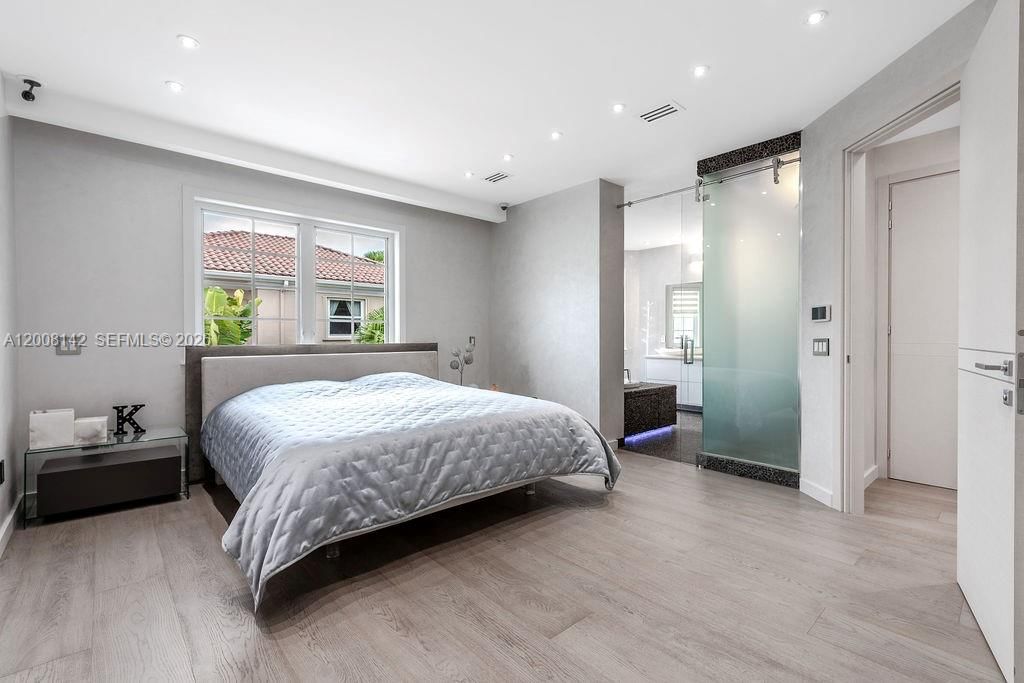 Real estate property located at 3949 194th Ln, Miami-dade, Golden Gate Estates & Mar, Sunny Isles Beach, FL