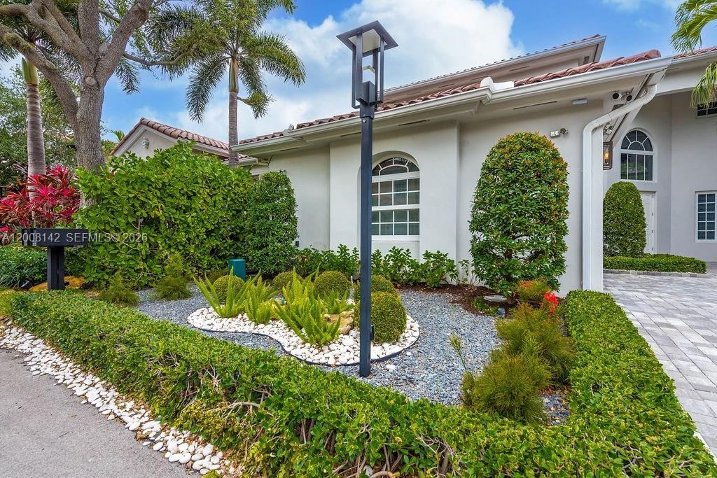 Real estate property located at 3949 194th Ln, Miami-dade, Golden Gate Estates & Mar, Sunny Isles Beach, FL