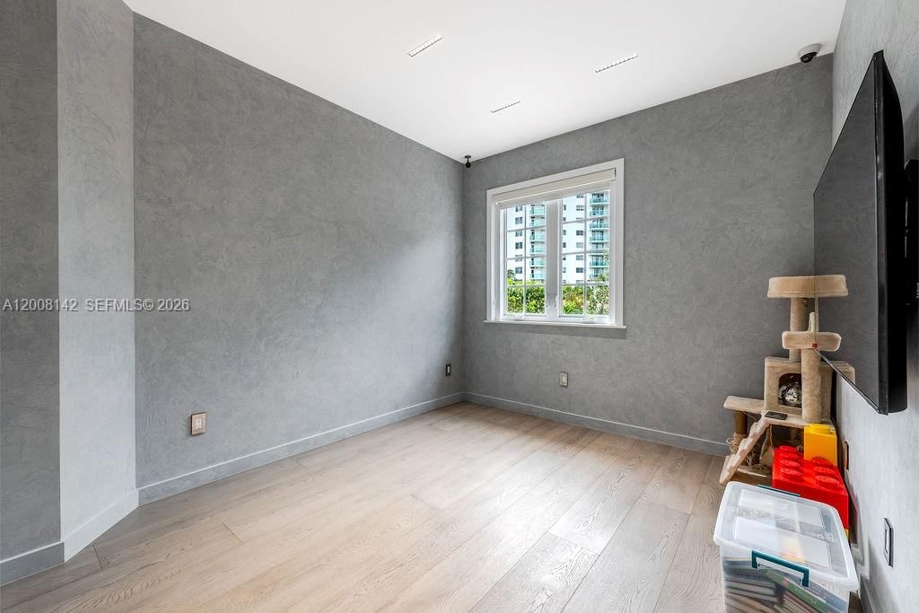 Real estate property located at 3949 194th Ln, Miami-dade, Golden Gate Estates & Mar, Sunny Isles Beach, FL