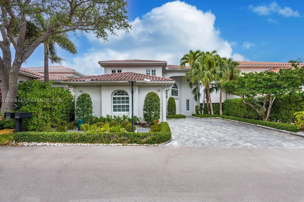 Real estate property located at 3949 194th Ln, Miami-dade, Golden Gate Estates & Mar, Sunny Isles Beach, FL