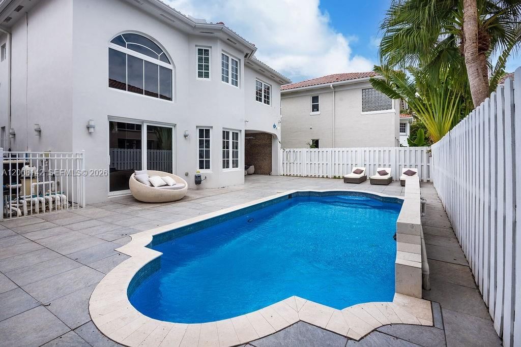 Real estate property located at 3949 194th Ln, Miami-dade, Golden Gate Estates & Mar, Sunny Isles Beach, FL