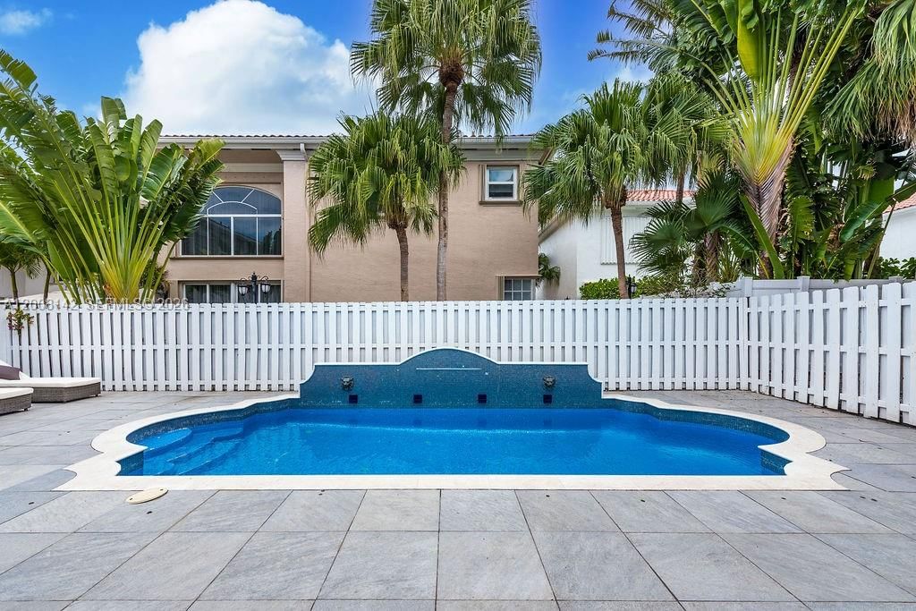 Real estate property located at 3949 194th Ln, Miami-dade, Golden Gate Estates & Mar, Sunny Isles Beach, FL