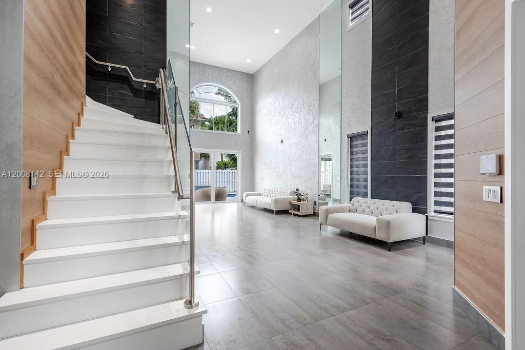 Real estate property located at 3949 194th Ln, Miami-dade, Golden Gate Estates & Mar, Sunny Isles Beach, FL