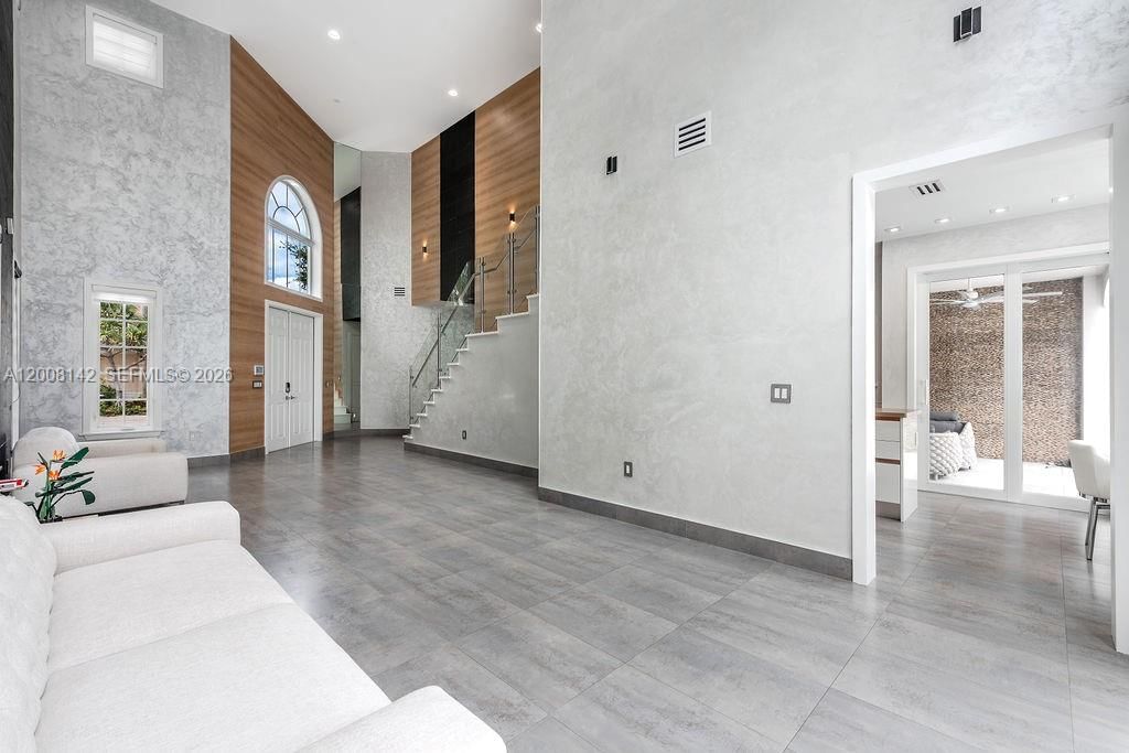 Real estate property located at 3949 194th Ln, Miami-dade, Golden Gate Estates & Mar, Sunny Isles Beach, FL