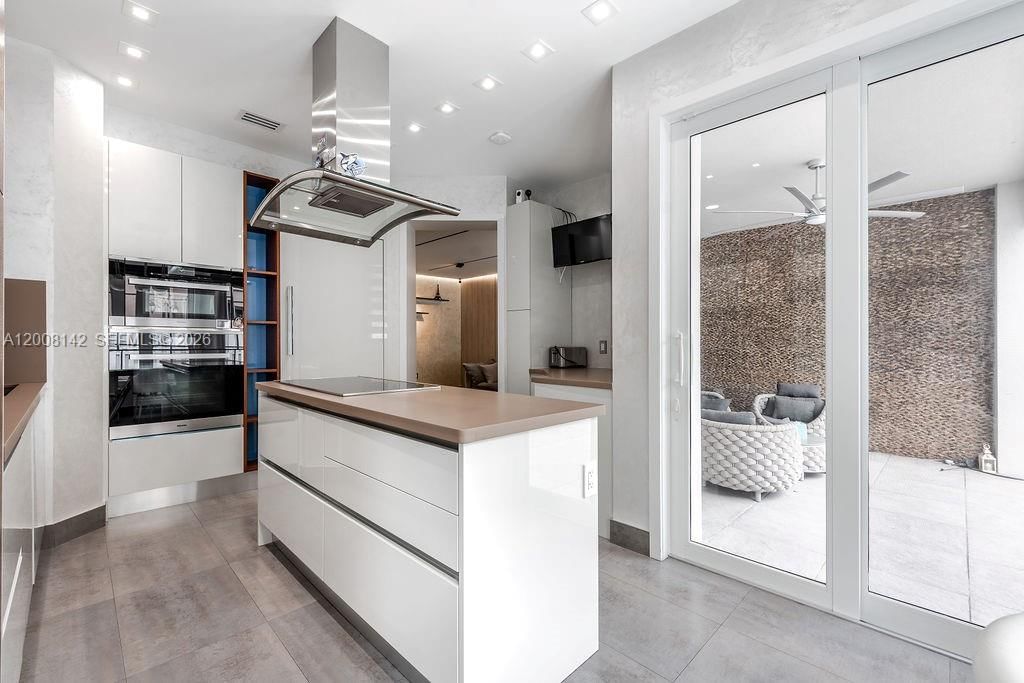 Real estate property located at 3949 194th Ln, Miami-dade, Golden Gate Estates & Mar, Sunny Isles Beach, FL