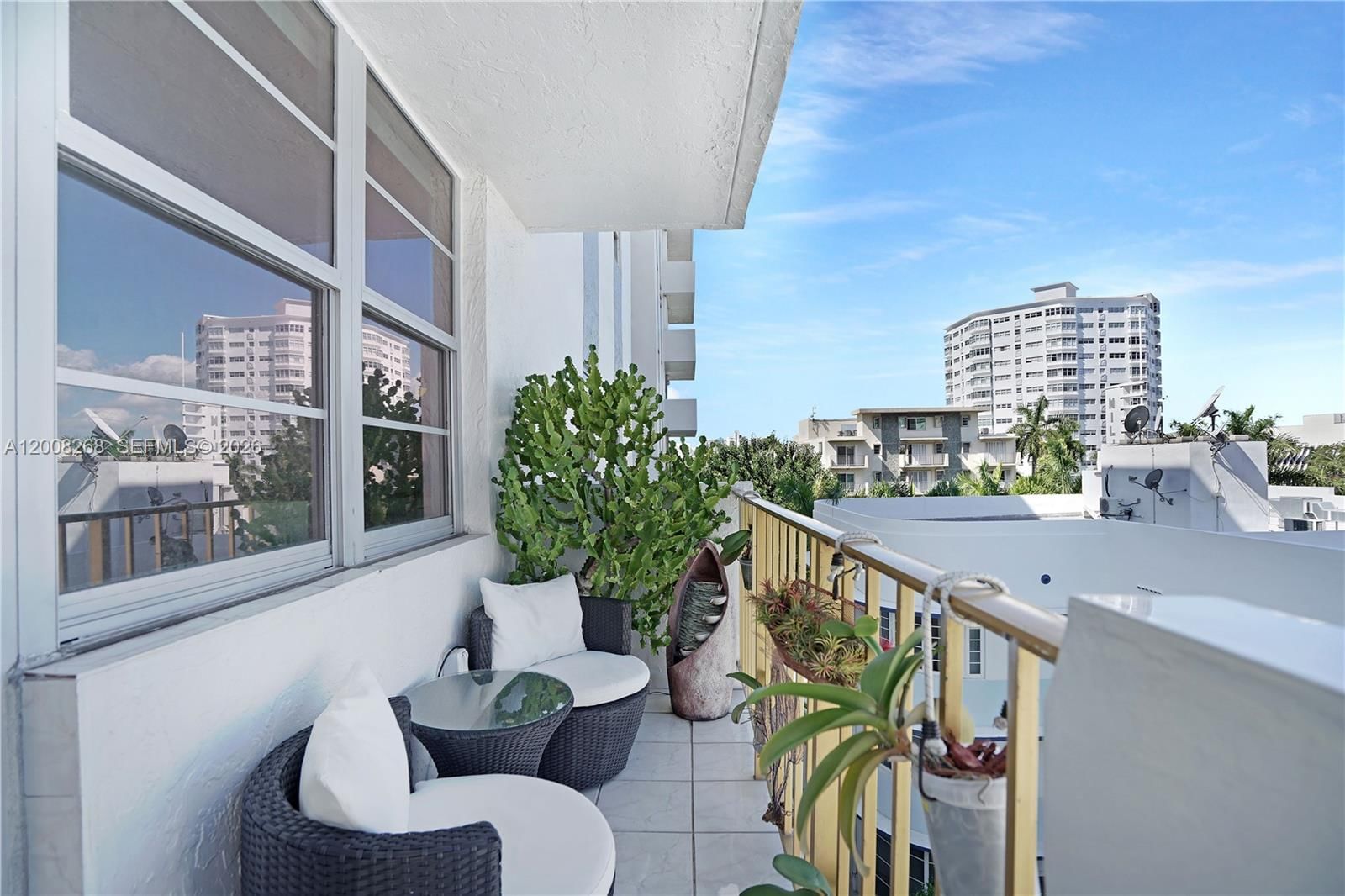 Real estate property located at 245 18th St #605, Miami-dade, James Central Towers Cond, Miami Beach, FL