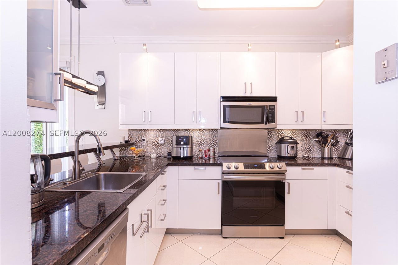 Real estate property located at 15123 8th St, Broward, Towngate, Pembroke Pines, FL