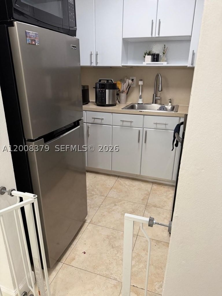 Real estate property located at 4370 11th St #206, Miami-dade, Las Palmas Condo, Miami, FL
