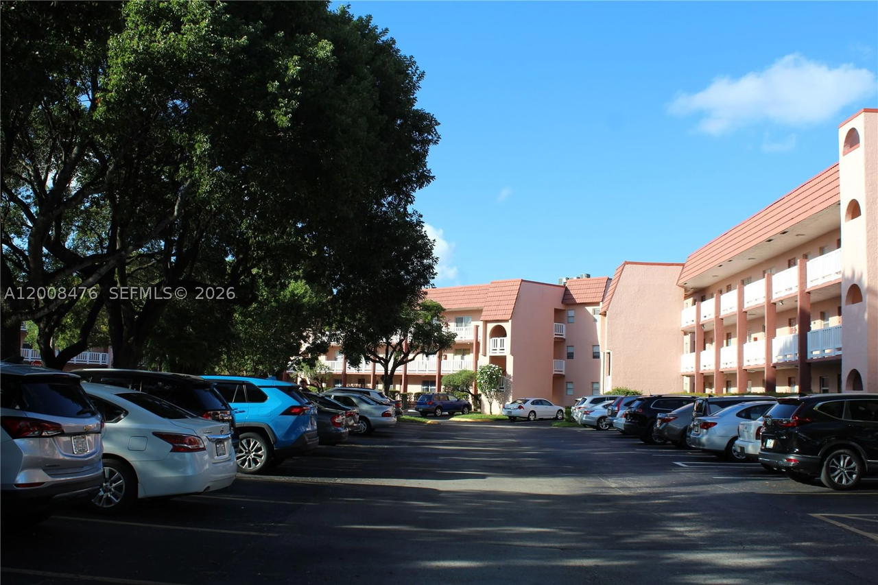 Real estate property located at 9480 Sunrise Lakes Blvd #204, Broward, Sunrise Lakes 133 Condo, Sunrise, FL