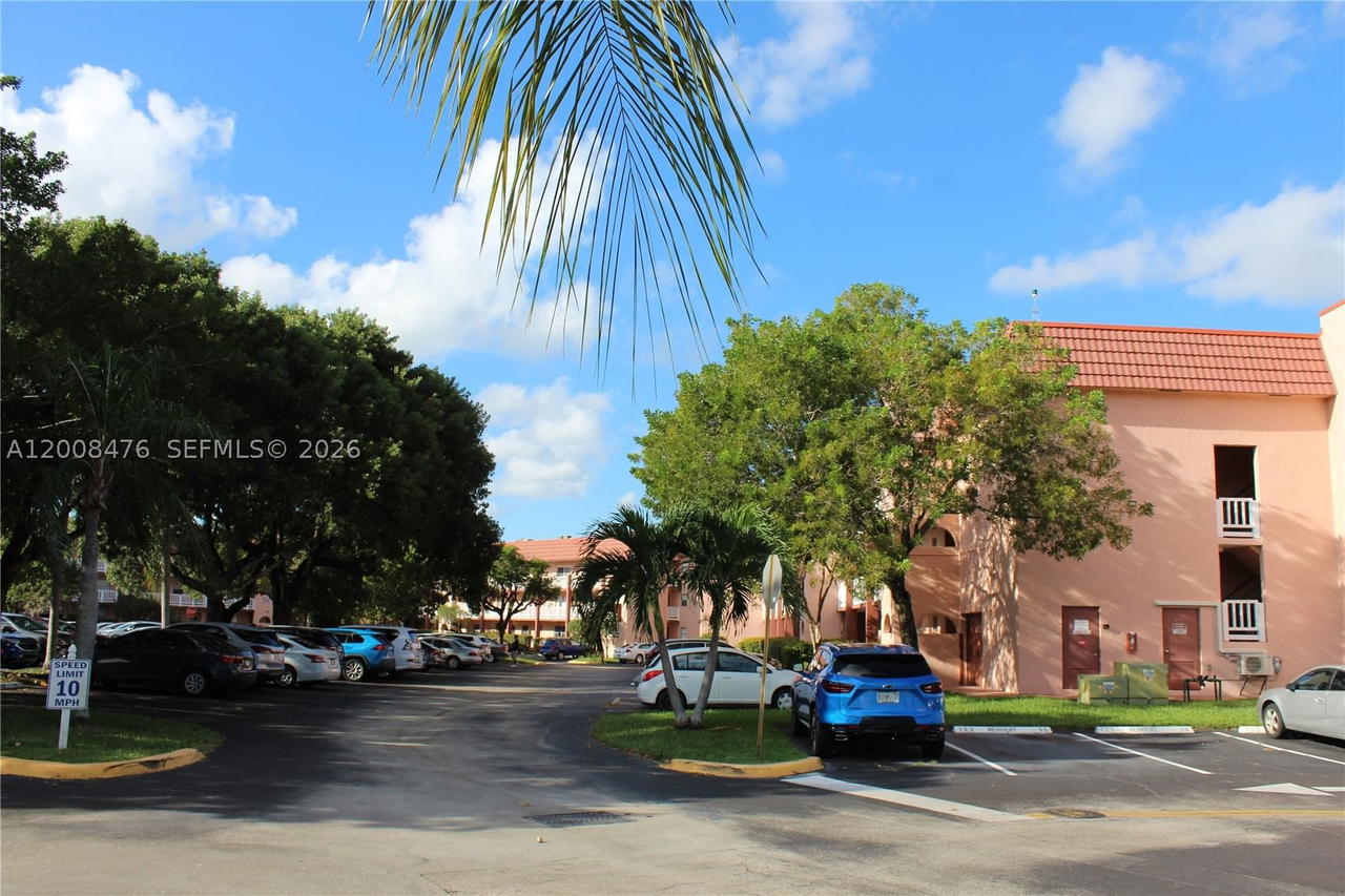 Real estate property located at 9480 Sunrise Lakes Blvd #204, Broward, Sunrise Lakes 133 Condo, Sunrise, FL