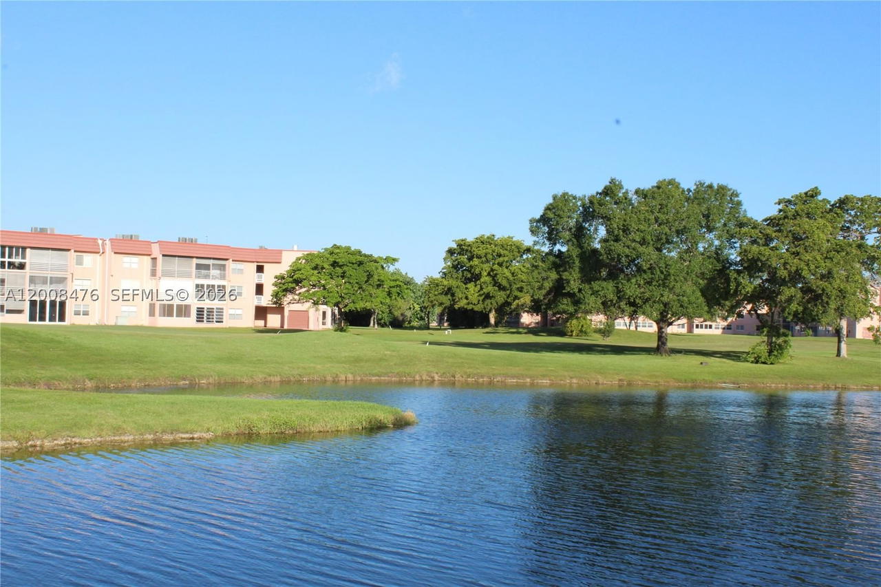 Real estate property located at 9480 Sunrise Lakes Blvd #204, Broward, Sunrise Lakes 133 Condo, Sunrise, FL