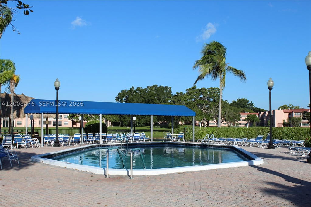 Real estate property located at 9480 Sunrise Lakes Blvd #204, Broward, Sunrise Lakes 133 Condo, Sunrise, FL