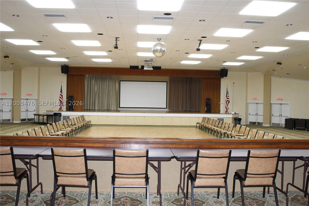 Real estate property located at 9480 Sunrise Lakes Blvd #204, Broward, Sunrise Lakes 133 Condo, Sunrise, FL