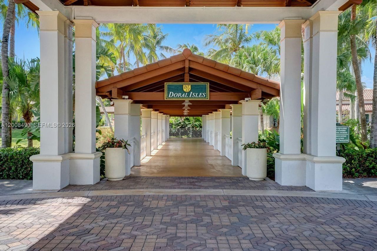 Real estate property located at 10750 66th St #203, Miami-dade, Captiva Condo B, Doral, FL