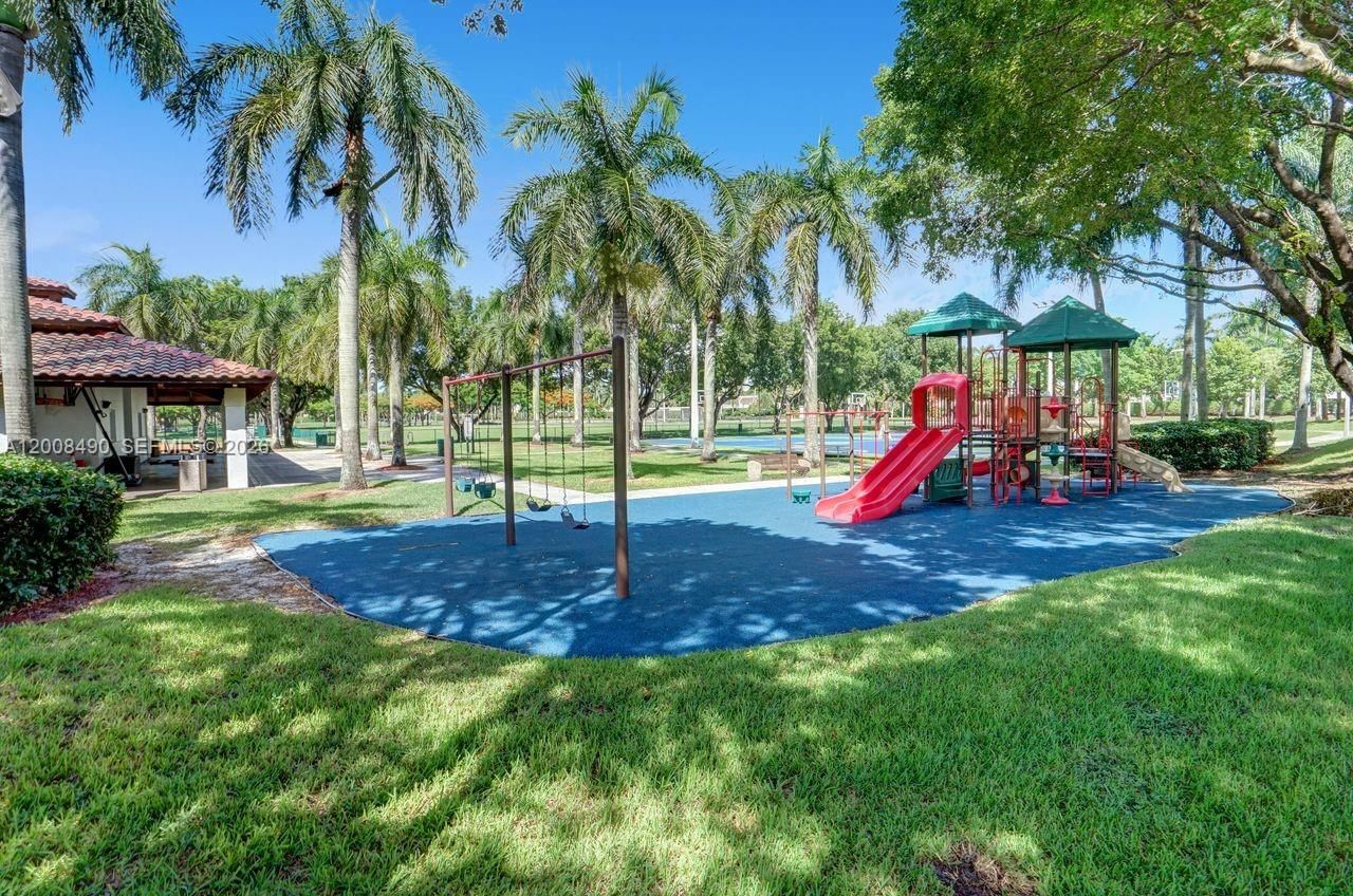 Real estate property located at 10750 66th St #203, Miami-dade, Captiva Condo B, Doral, FL