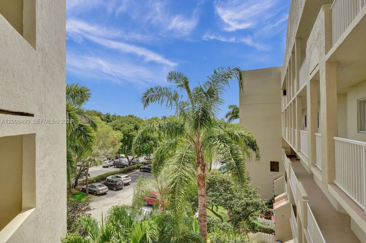 Real estate property located at 10750 66th St #203, Miami-dade, Captiva Condo B, Doral, FL