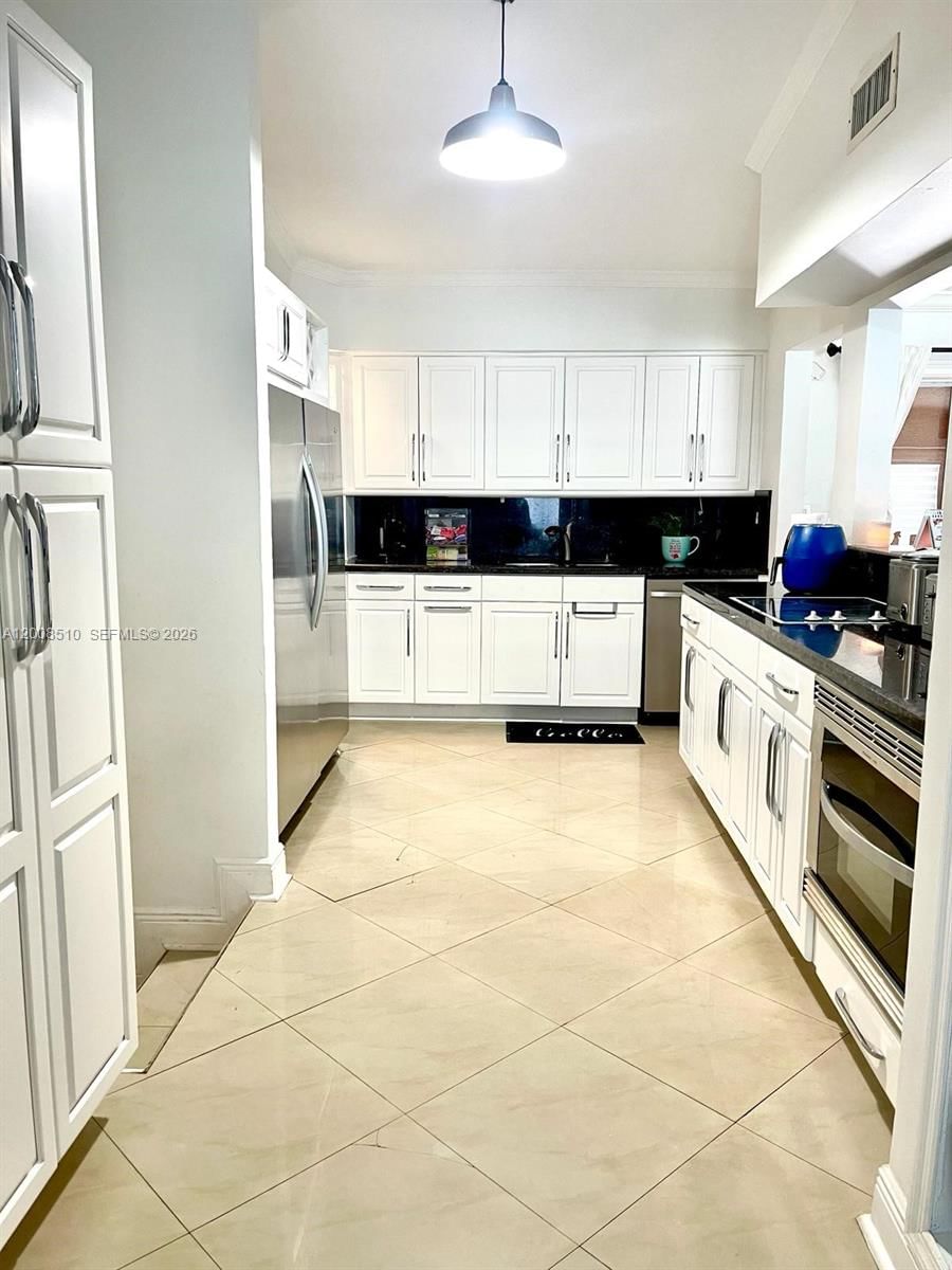 Real estate property located at 19960 Highland Lakes Blvd, Miami-dade, Highland Lakes Sec 2, Miami, FL