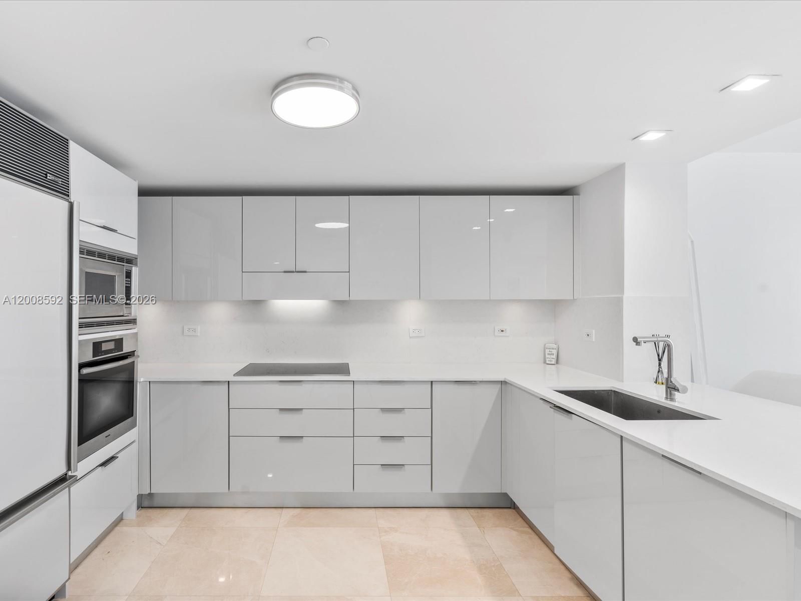 Real estate property located at 6801 Collins Ave #1402 Door 1412 L, Miami-dade, Central Carillon Beach Co, Miami Beach, FL